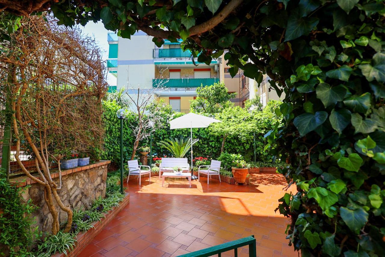 Ferienwohnung Garden House Giulia Sorrent Exterior foto