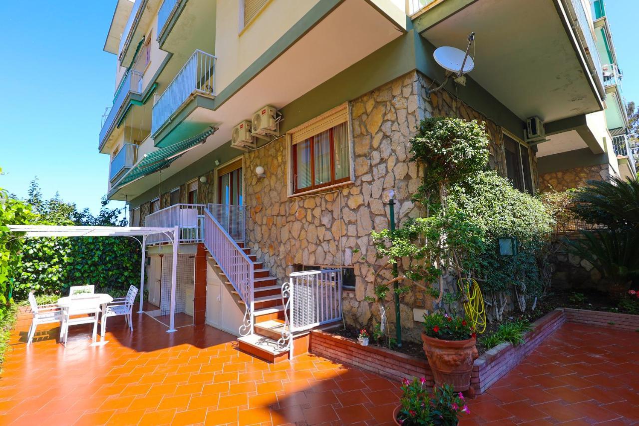Ferienwohnung Garden House Giulia Sorrent Exterior foto