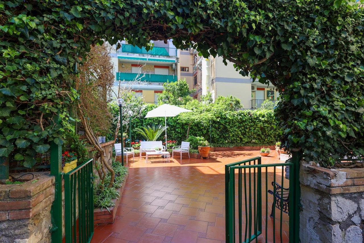 Ferienwohnung Garden House Giulia Sorrent Exterior foto